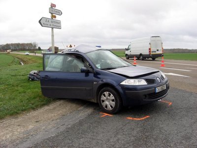 L'un des derniers gros points noirs
Esternay, l'oubliée de la RN4 - 1 Pas d'échangeur, ni de voie d'accélération aux quatre carrefours starnaciens sur la RN4, comme au carrefour où a eu lieu l'accident mortel de mardi.